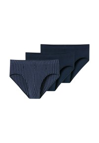 Drei Herrenunterhosen, zwei einfarbig in Marineblau und eine in Marineblau mit weißen vertikalen Streifen, überlappend auf einem weißen Hintergrund angeordnet.