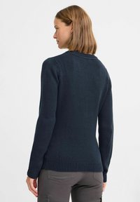 Marineblaues gestricktes Sweatshirt mit geripptem Saum und Bündchen. Verfügt über einen Rundhalsausschnitt und eine glatte Textur, gestaltet für eine figurbetonte Silhouette.