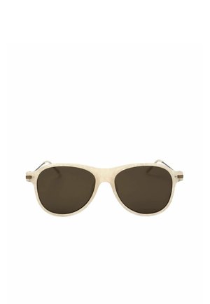 Occhiali da sole con montatura beige e lenti rettangolari arrotondate scure, mostrati su sfondo bianco.