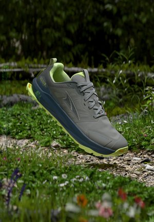Altra LONE PEAK 9+ GTX - Παπούτσια για τρέξιμο σε μονοπάτια - ultra grey/turbulance/sharp green