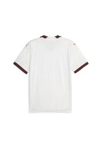 Valkoinen urheilupaidassa, jossa on marooni kaulus ja hihansuut, pienen Puma-logon kanssa kummallakin hihalla, esiteltynä takaa.