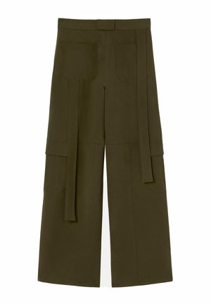 Pantaloni cargo verde oliva, design a gamba larga, dotati di due grandi tasche frontali e lunghe stringhe in vita. Texture del tessuto liscia.