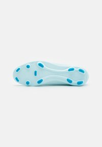 Suela de zapato azul claro con diseño texturizado, que presenta acentos de goma azul y patrones de agarre circulares. Diseñada para ofrecer tracción y flexibilidad.