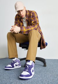 Jordan AIR JORDAN 1 MID - Sapatilhas de cano alto - sky j purple/white/sky j light purple