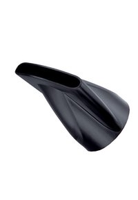 Aleta de natación negra hecha de material flexible, con un bolsillo para el pie cónico y una pala aerodinámica para una propulsión eficiente en el agua.
