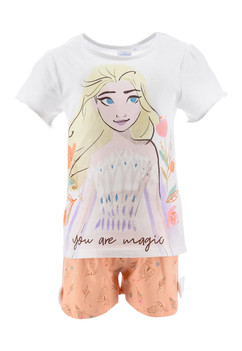Witte katoenen t-shirt met een kleurrijke karakterprint met bloemen en de tekst "je bent magie," gecombineerd met perzikkleurige shorts met een kasteelpatroon.