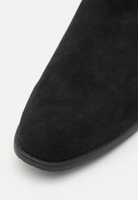 Pier One UNISEX - Botines bajos - black
