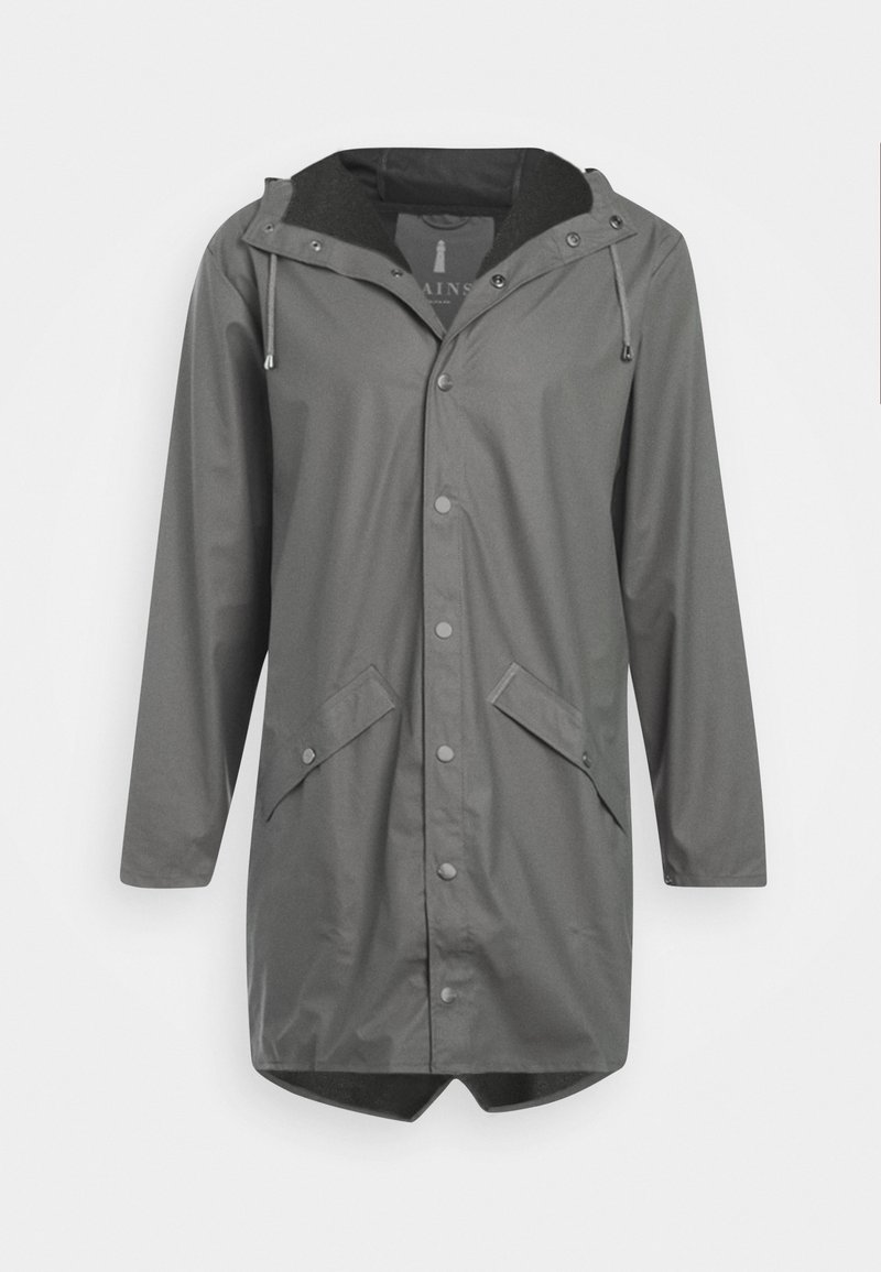 Long imperméable gris avec boutons-pression à l'avant, deux poches à rabat inclinées, une capuche avec cordons et un ourlet légèrement arrondi.