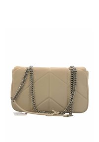 Borsa a tracolla beige trapuntata realizzata in pelle sintetica con una catena. Presenta una forma rettangolare piatta e un motivo di cucitura diagonale.