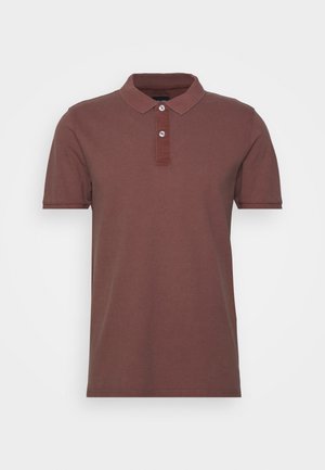 Polo en coton marron à manches courtes, avec un col et une patte de boutonnage à trois boutons. Texture lisse, design décontracté et coupe droite.