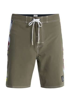 Costume da bagno verde oliva con cuciture bianche, caratterizzato da pannelli laterali multicolore. Include un cordoncino frontale e una toppa con il logo.