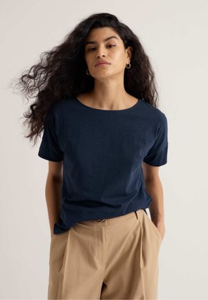 BRYHER VIEW  - T-Shirt basic - navy - maritime