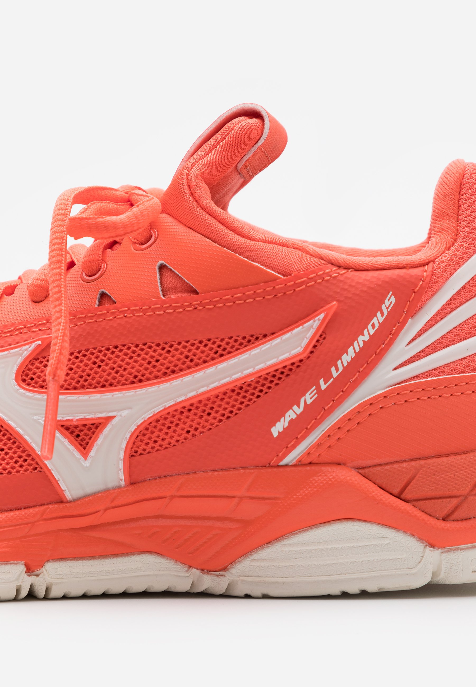 mizuno wave luminous black