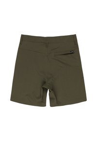 Olivgröna shorts i lättviktstyg; har en bakficka med en liten varumärksetikett och en ren, minimalistisk design.