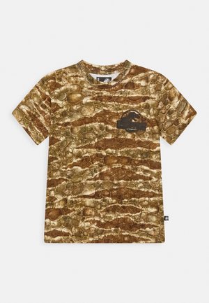 Børne-t-shirt med korte ærmer i brunt og beige krokodilleskindsmønster og sort Jurassic Park-logo på venstre bryst.