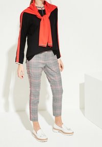 comma casual identity Pantalon classique - red