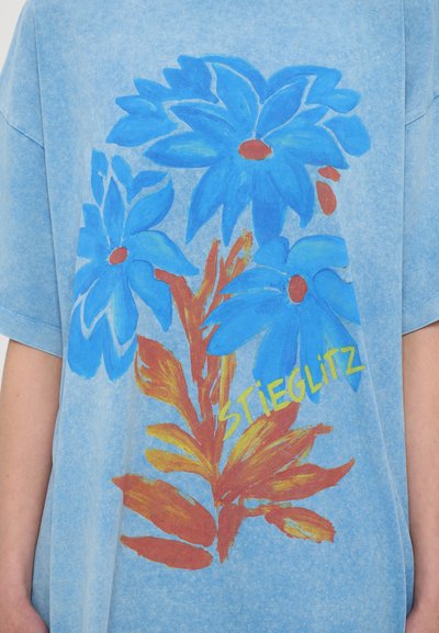 Stieglitz VALERIE OVERSIZED - T-shirt estampada - blue