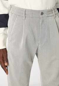 DRYKORN CHASY - Chino - ecru