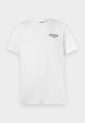 Valge lühikeste varrukatega T-särk ümara kaelusega, millel vasakul rinnal on väike must "MOSCHINO SPORT" logo.