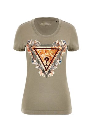 Alyvuogių žalia medvilninė marškinėliai su trikampio grafiką, kuriame užrašyta "GUESS" ir gėlių akcentai, papuošti karoliukais ir klaustuku.