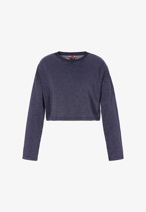 Sötét tengerészkék, rövidített hosszúujjú póló, kerek nyakkivágással és laza fazonnal, süllyesztett vállakkal. Simább textúrájú, minta nélkül.