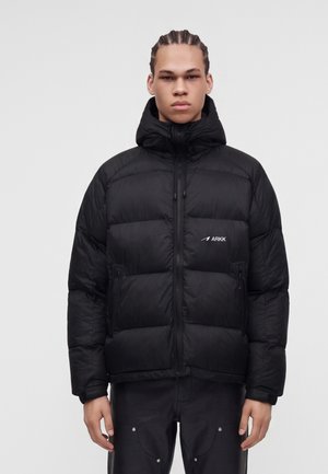 ARKK Copenhagen, LOGO PUFFER UNISEX - Зимно яке - faded black