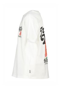 Weißes Baumwoll-T-Shirt mit kurzen Ärmeln, lockerer Passform und Grafiken von Wassermelonen sowie Text in Schwarz und Rot an der Seite.