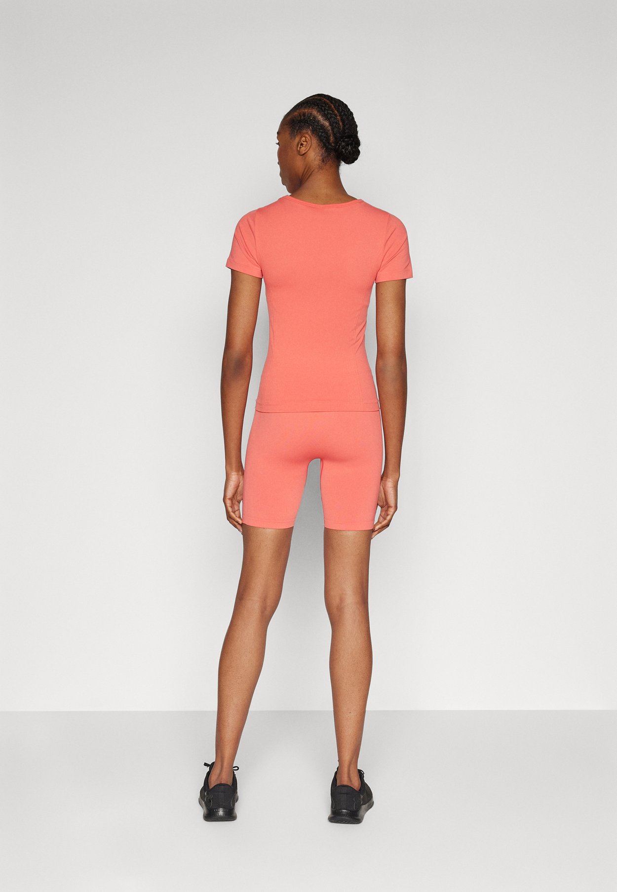 VANISH SEAMLESS SHORT
