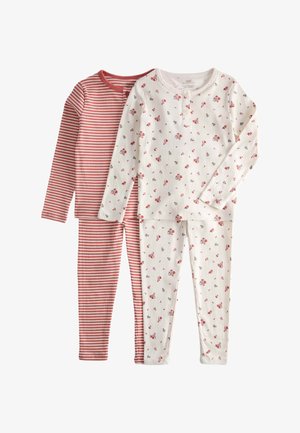 To sæt børnepyjamasser med lange ærmer, det ene med røde og hvide tern, det andet hvidt med små røde blomstertryk.