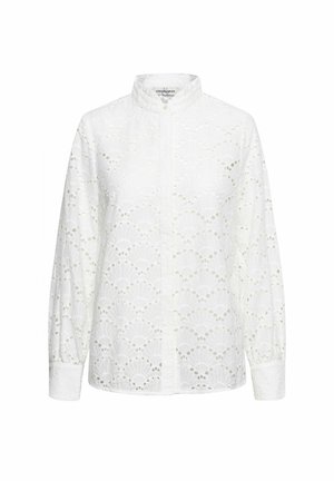 Witte blouse met een mandarijnkraag, voorzien van een delicate geborduurde gaatjespatroon, lange mouwen met manchetten en een knoopsluiting aan de voorkant.
