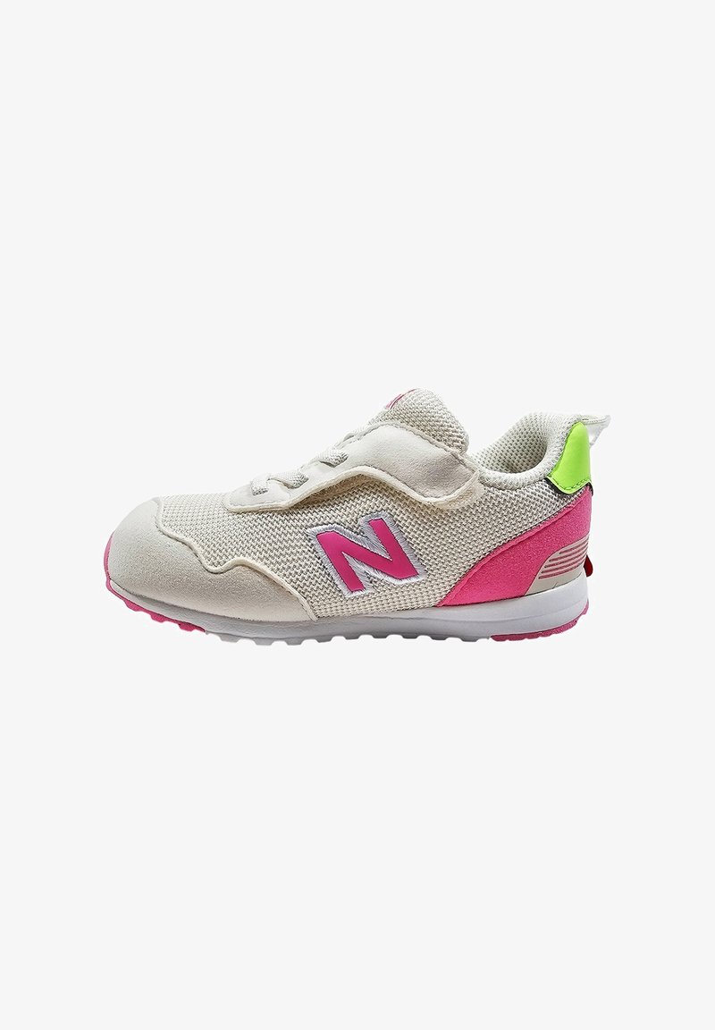 Sneaker con una toma in rete beige, accenti rosa e dettaglio del tallone verde lime. Caratterizzato da una suola bianca e lacci tonali per una vestibilità sicura.