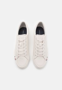Tommy Hilfiger ELEVATED - Trainers - weathered white