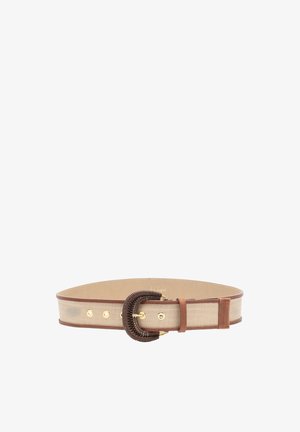 Bēša auduma josta ar brūnu ādas apdari, tumši brūnu teksturētu ovālu sprādzi un zelta toņa acīm un metāla detaļām.