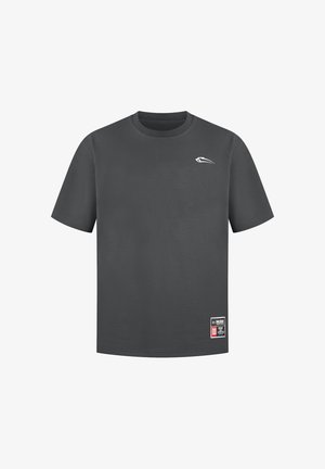 T-shirt di cotone grigia con maniche corte, collo a giro, con un piccolo logo bianco sul petto e un'etichetta sul lato sinistro in basso.