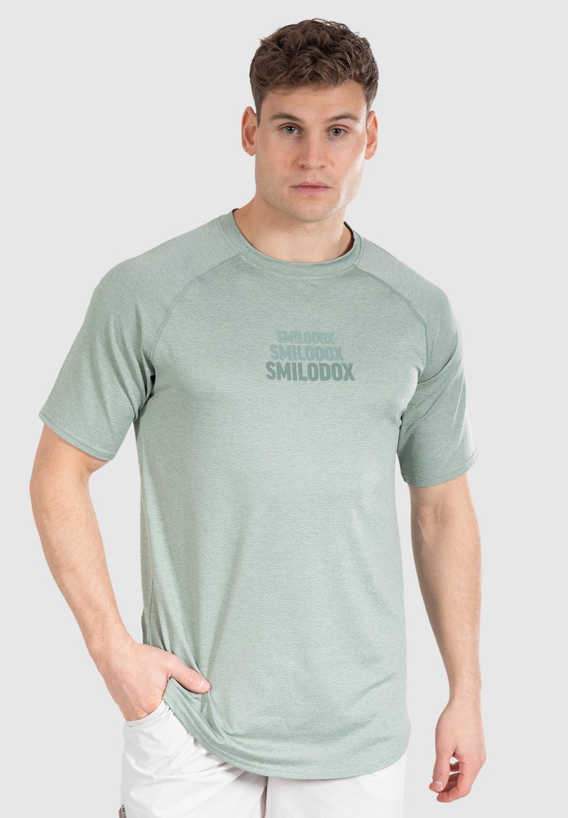 Smilodox POWERFIT TRIPLE PERFORMANCE - T-shirt till träning - olive
