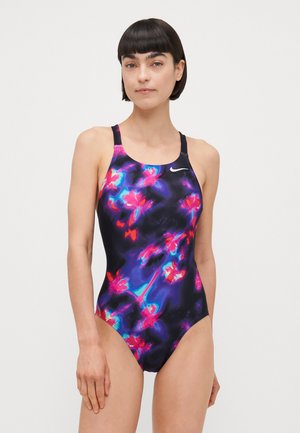 Maillot de bain une pièce avec un fond noir orné de motifs floraux vibrants en rose et bleu. Fabriqué en matériau extensible et lisse.