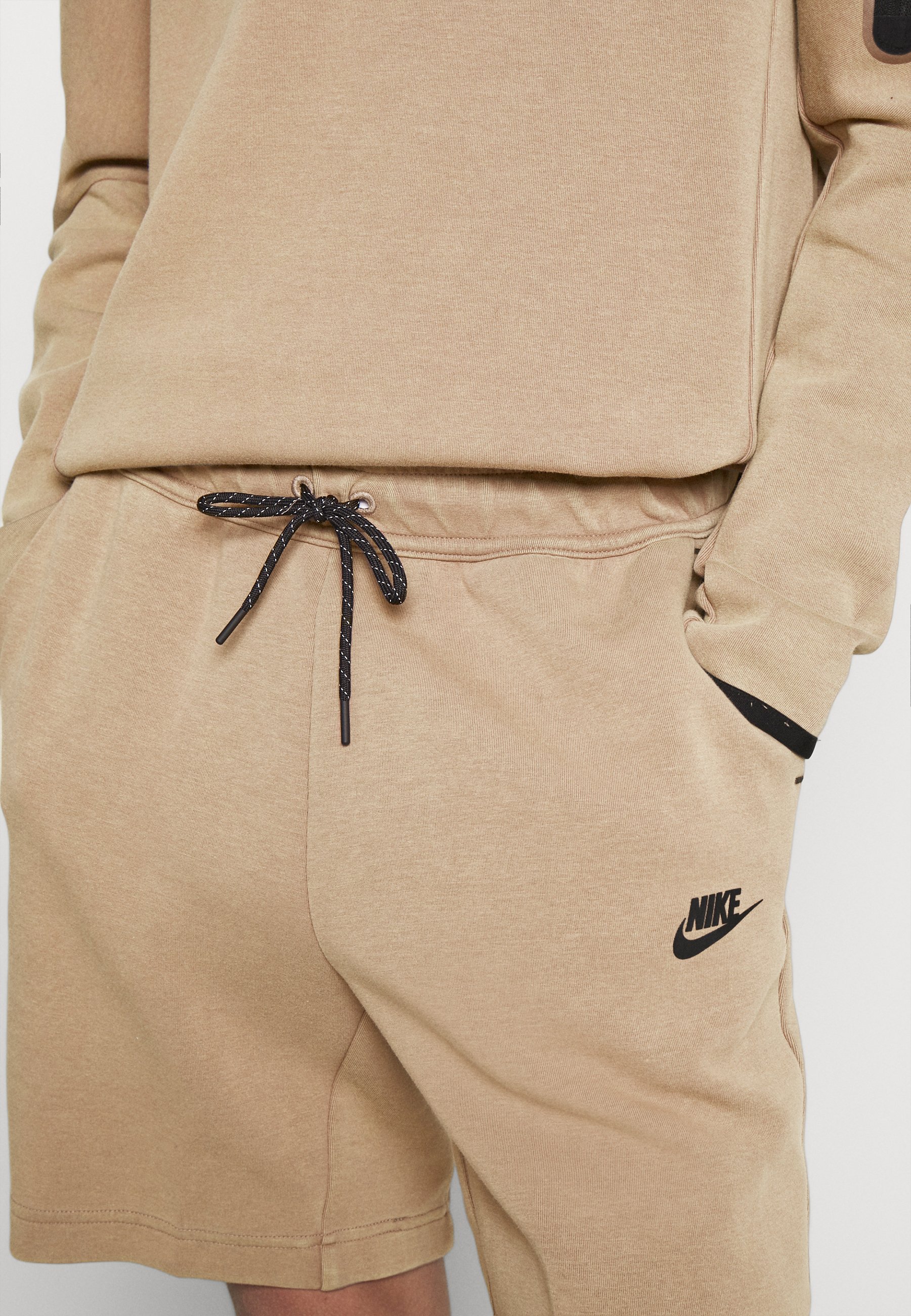 Nike Sportswear WASH - Shorts - taupe 