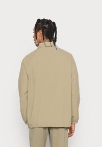 adidas Originals COACH JACKET - Poletna jakna - orbit green