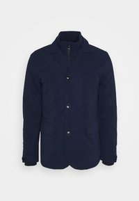 Giacca blu navy con un design strutturato, caratterizzata da rever a punta, quattro bottoni, due tasche frontali e un tessuto testurizzato.