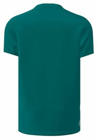 Camiseta de manga corta color azul verdoso con cuello redondo, que presenta una textura suave y un ligero estiramiento. Sin logotipos ni patrones visibles.