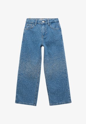 Jeans a gamba larga in denim azzurro chiaro con decorazioni di strass argentati sparsi, dotati di chiusura a bottone e tasche anteriori.