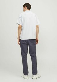 Jack & Jones KANE DAVE AKM - Chino kalhoty - india ink