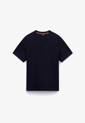 Mörk marinblå bomull T-shirt med rund halsringning, korta ärmar och "NAPAPIJRI" präglat på framsidan. Har en logotyp patch på ärmen.