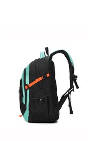 Sac à dos avec un corps noir, des accents turquoise et une sangle orange, conçu avec des bretelles rembourrées et plusieurs compartiments.