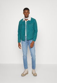 Levi's® TRUCKER  - Farkkutakki - atlantic deep