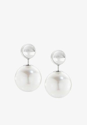 Pendientes de perla blanca con una base de tono plateado con el logotipo "FURLA" grabado, forma redonda, textura lisa y acabado pulido.