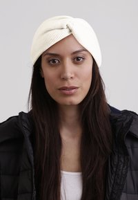CASH-MERE Ørevarmere - elfenbein mit lurex