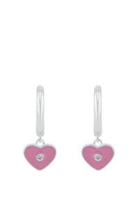 Orecchini in argento con perni a cerniera che presentano ciondoli a forma di cuore rosa con una gemma trasparente centrale. Texture liscia, finitura lucida, design elegante.