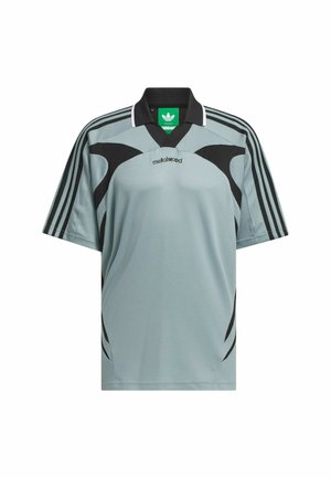 Himmelblaues Kurzarmhemd mit schwarzen Akzenten und Designs, mit einem schwarzen Kragen und drei schwarzen Streifen auf jeder Schulter. Markenlogo innen im Kragen.