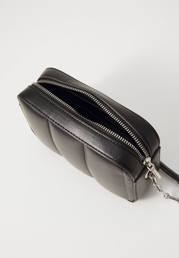 LINE QUILT CAMERA BAG - Cross body bag3